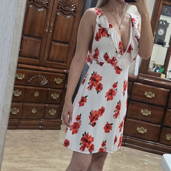 Forever 21 Red and White Floral Mini Dress - Picture 4 of 11